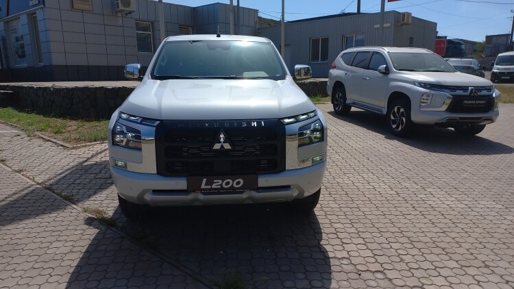 L200 2.4 TD AT Ultimate