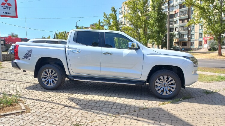 L200 2.4 TD AT Ultimate