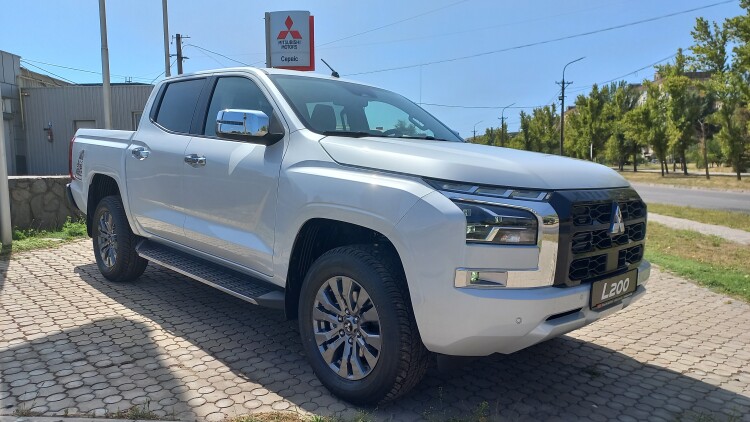 L200 2.4 TD AT Ultimate