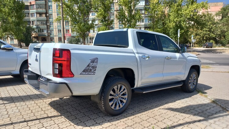 L200 2.4 TD AT Ultimate