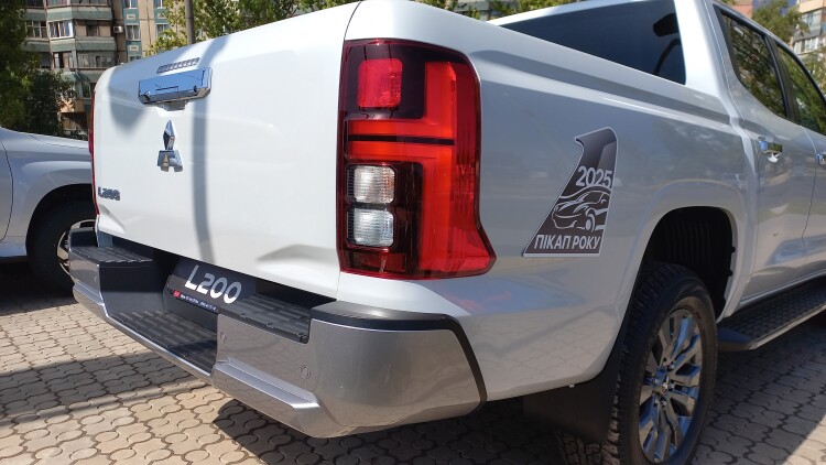 L200 2.4 TD AT Ultimate