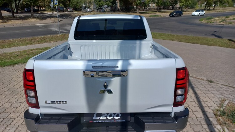 L200 2.4 TD AT Ultimate