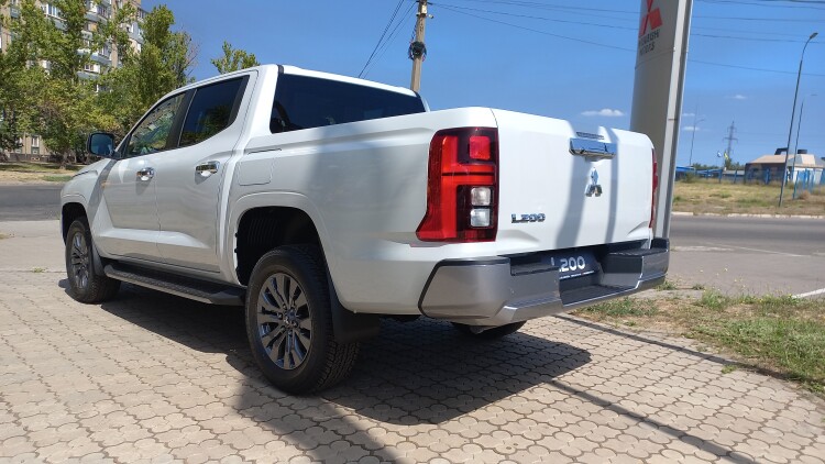 L200 2.4 TD AT Ultimate