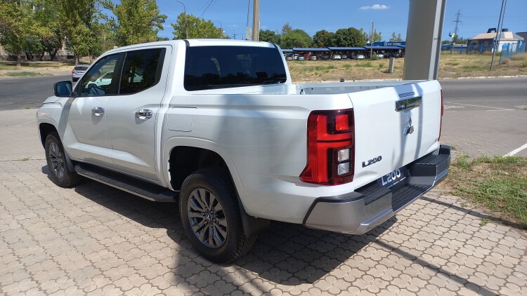 L200 2.4 TD AT Ultimate