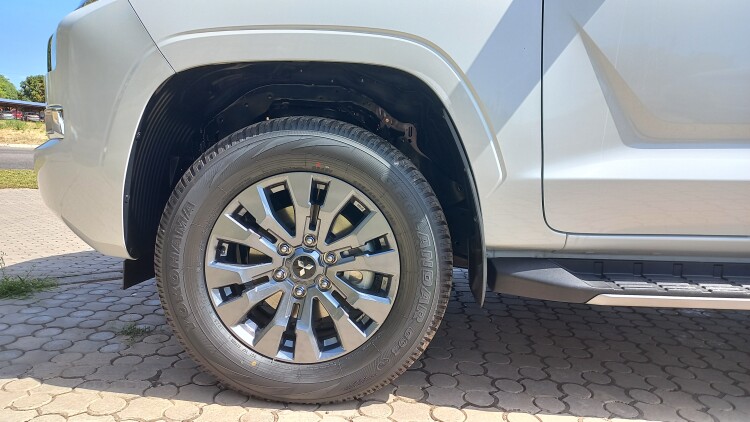 L200 2.4 TD AT Ultimate