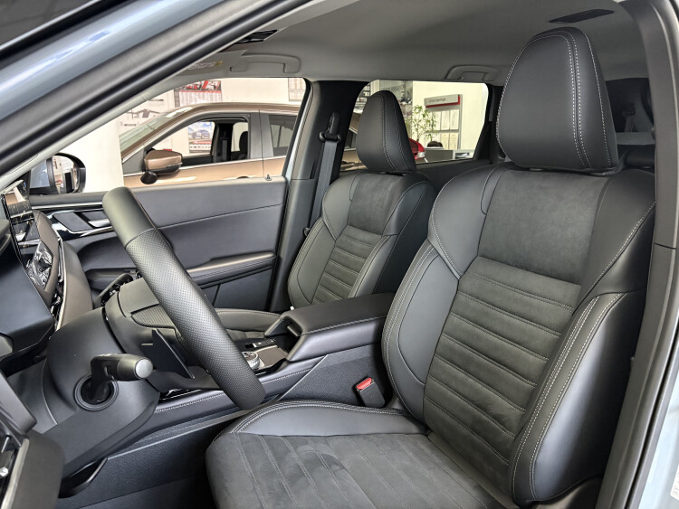 Outlander 2.5 CVT Intense