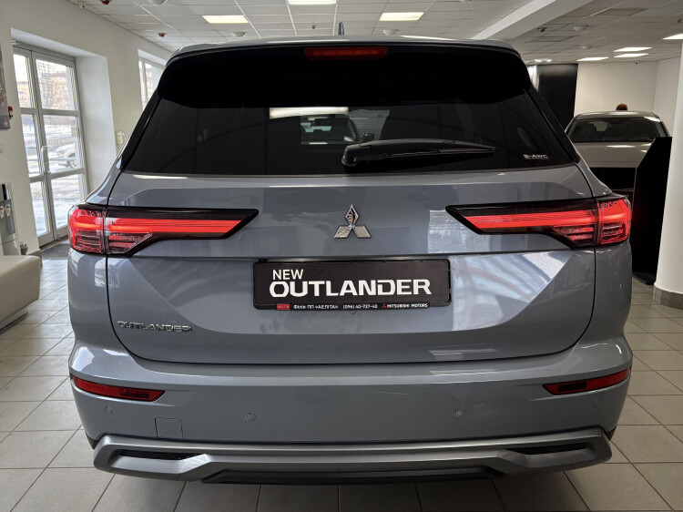 Outlander 2.5 CVT Intense