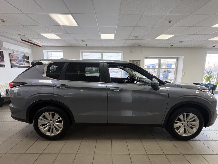 Outlander 2.5 CVT Intense