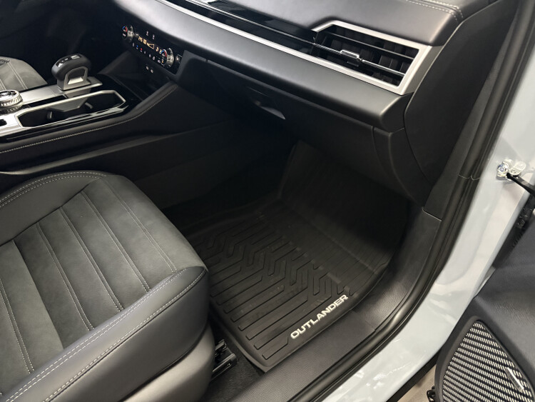 Outlander 2.5 CVT Intense