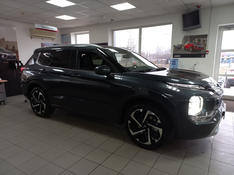 Outlander 2.5 CVT Ultimate