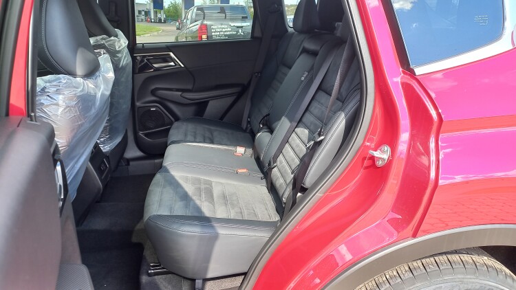 Outlander 2.5 CVT Intense