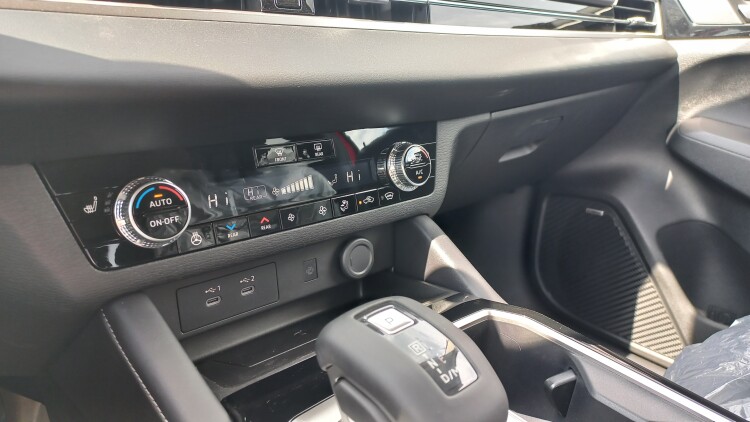 Outlander 2.5 CVT Intense