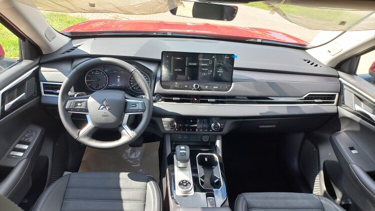 Outlander 2.5 CVT Intense