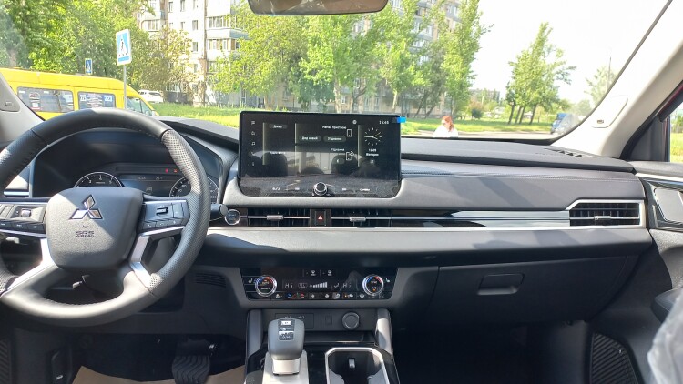 Outlander 2.5 CVT Intense