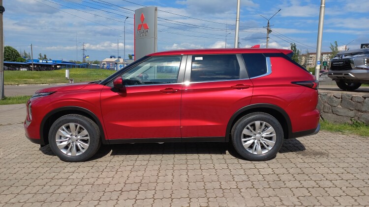Outlander 2.5 CVT Intense