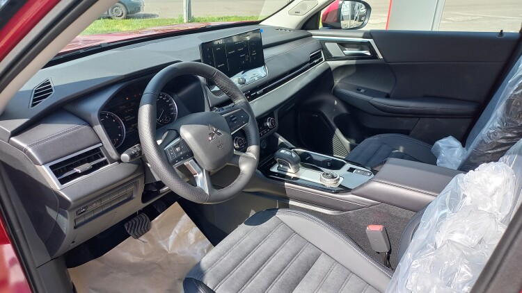 Outlander 2.5 CVT Intense