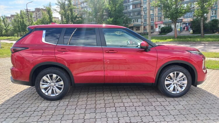 Outlander 2.5 CVT Intense