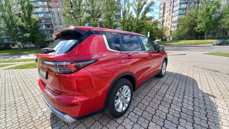 Outlander 2.5 CVT Intense