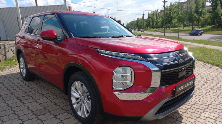 Outlander 2.5 CVT Intense