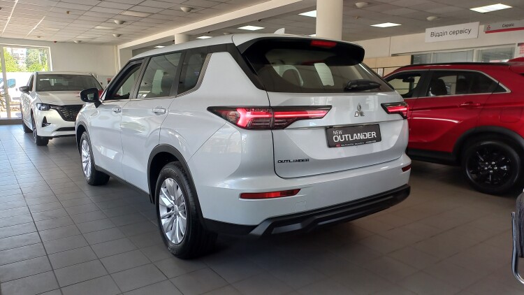 Outlander 2.5 CVT Business
