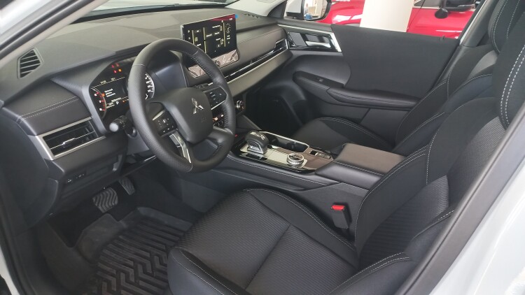 Outlander 2.5 CVT Business