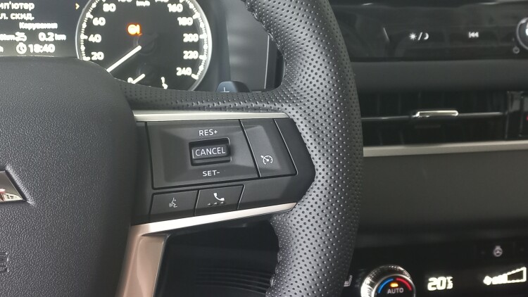 Outlander 2.5 CVT Business