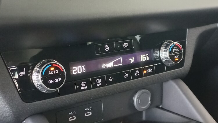 Outlander 2.5 CVT Business