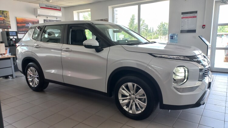 Outlander 2.5 CVT Business