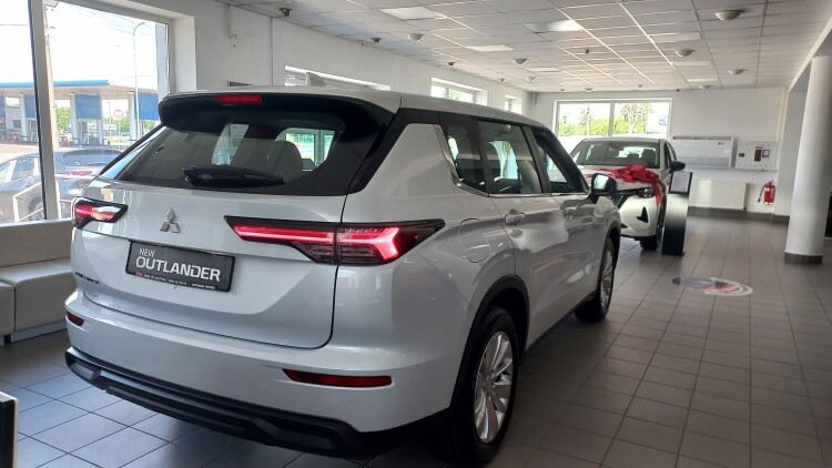 Outlander 2.5 CVT Business