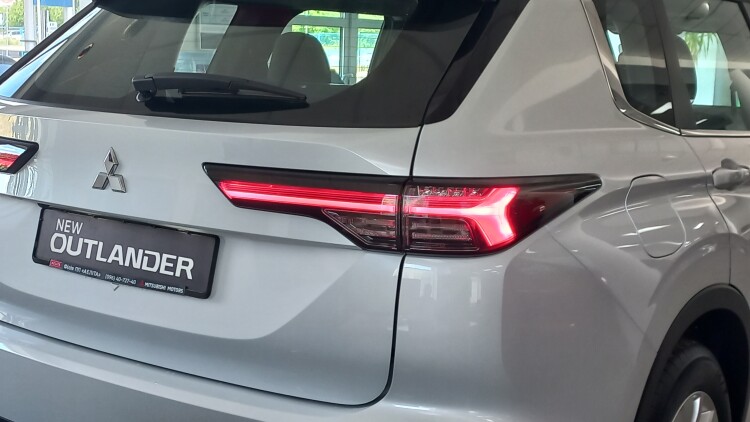 Outlander 2.5 CVT Business