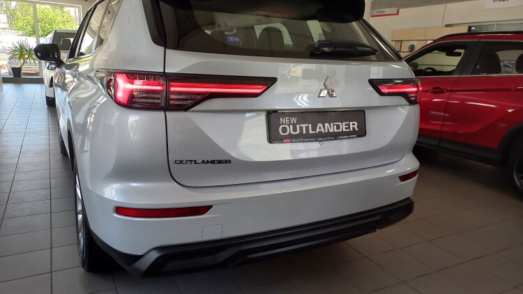 Outlander 2.5 CVT Business