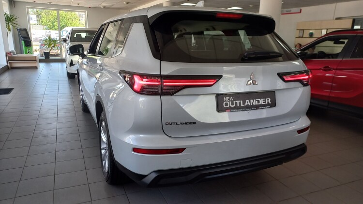 Outlander 2.5 CVT Business